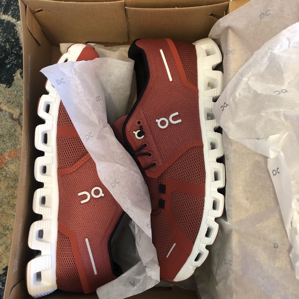 Brand New OnCloud Cloud 5 Women’s Tennis Shoes. Red and black size 8.